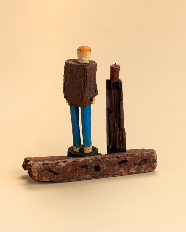 Pelirrojo Con Suéter Peludo y Robot, 2024