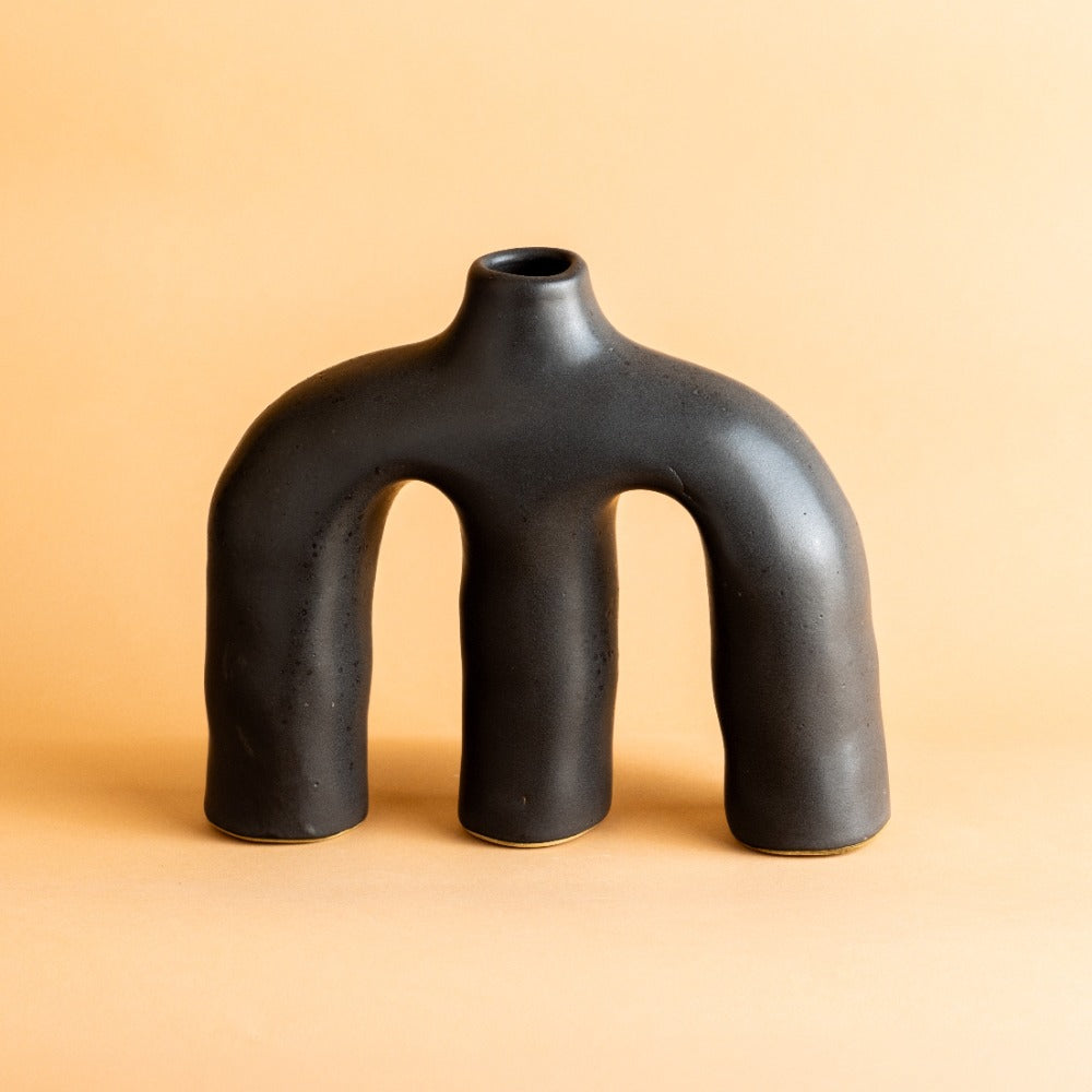 Charcoal Black Anatomía Sutil